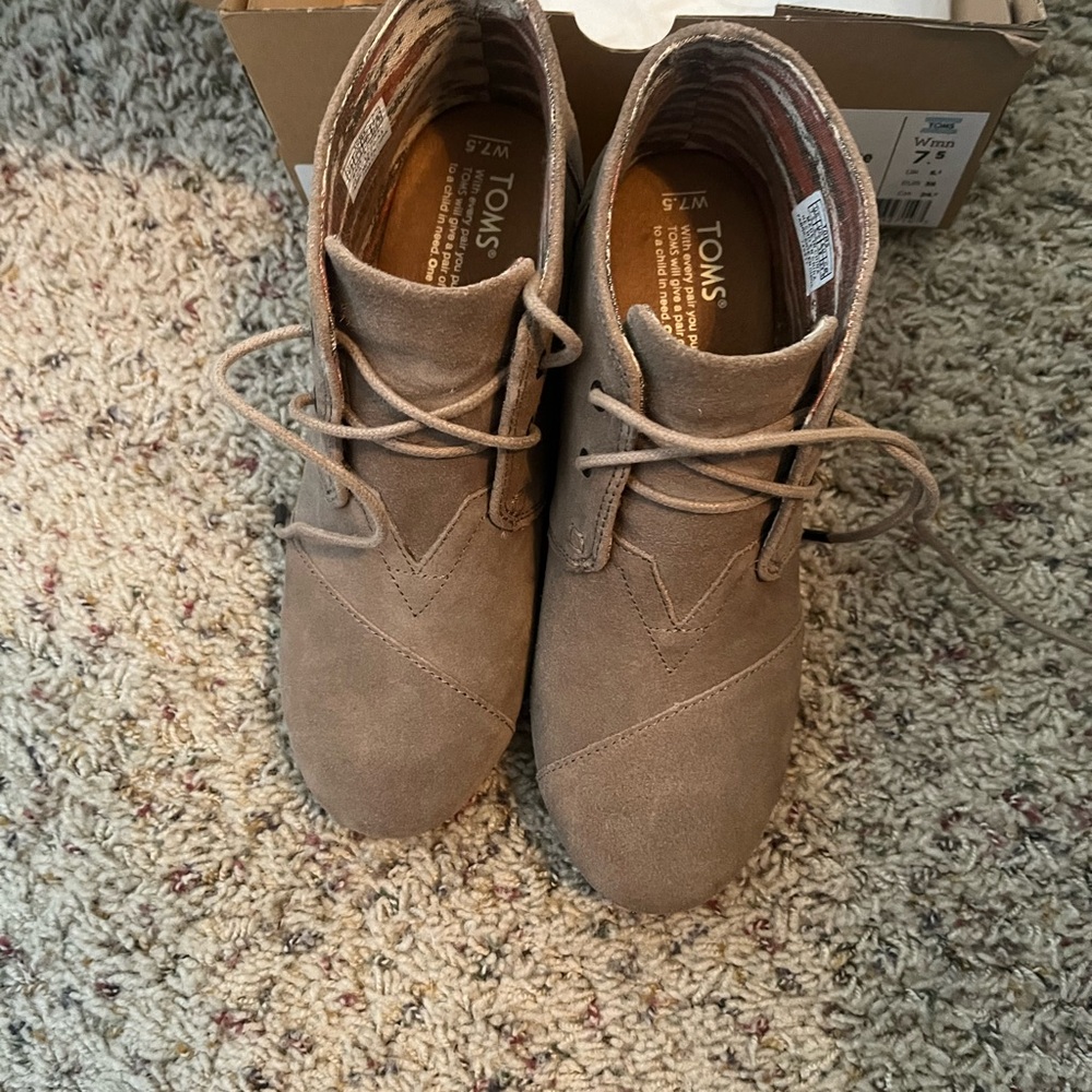 TOMS Desert Wedge Bootie - 7.5 Taupe